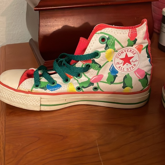 Christmas Converse with extra laces - Picture 2 of 6